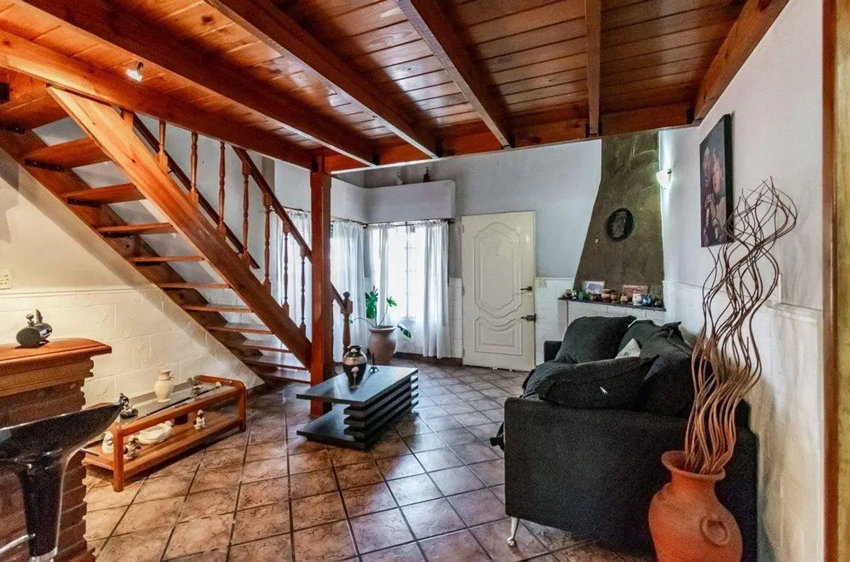 Venta Casa 4 AMB Cochera Pileta Hurlingham A.cred 5