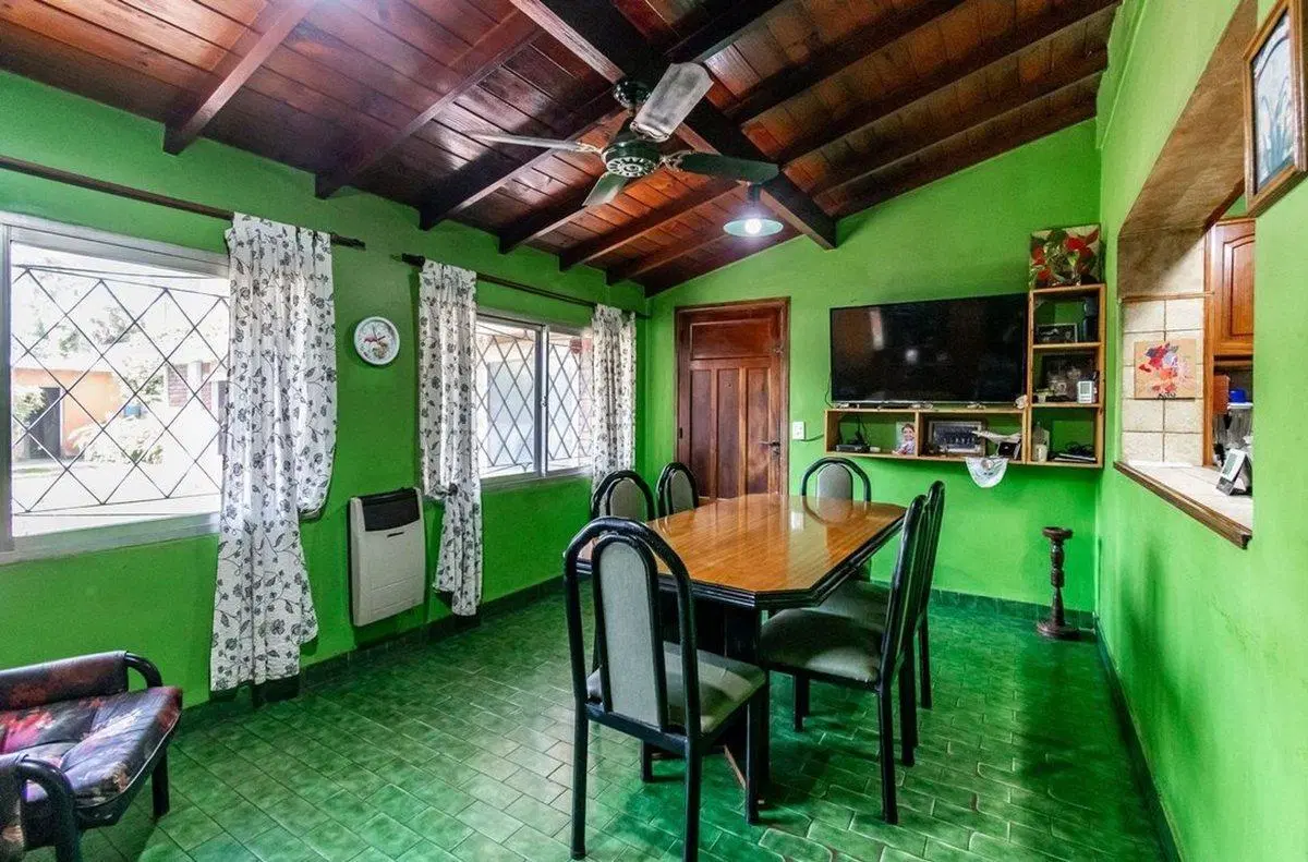 Venta Casa 4 AMB Cochera Pileta Hurlingham A.cred 2