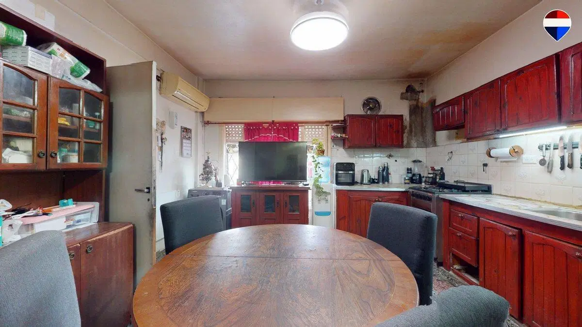 VENTA CASA 3 AMBIENTES CON LOCAL EN MORON 5