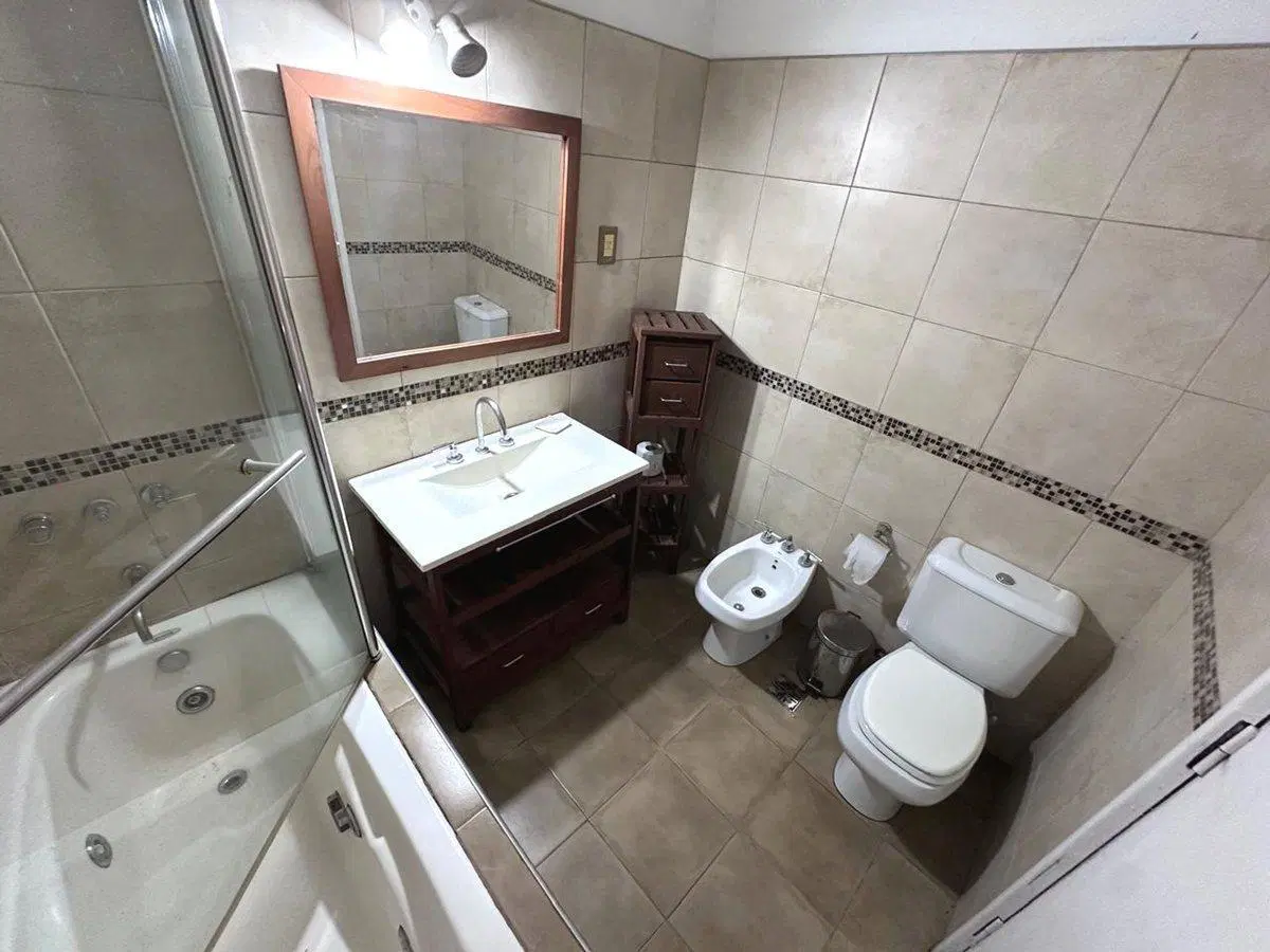 CASA DE 4 AMBIENTES EN VENTA CASEROS CON PISCINA 5