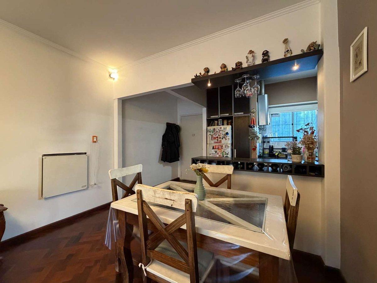 Foto de DPTO 3 AMB EN VENTA EN DEVOTO CON BALCON, imagen 1