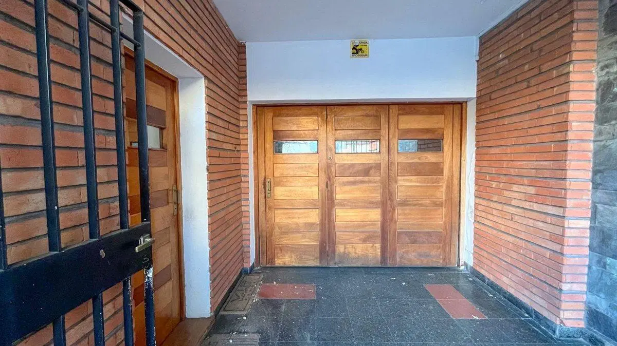Venta Casa V. Parque 6 amb Gran Jardín. 2 cocheras 3