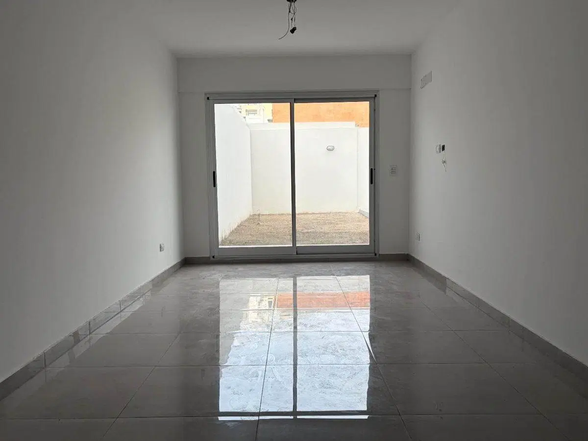 VENTA DEPTO 3 AMB CON GRAN PATIO - EN CASEROS 5