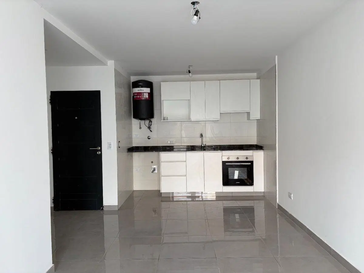 VENTA DEPTO 3 AMB CON GRAN PATIO - EN CASEROS 3