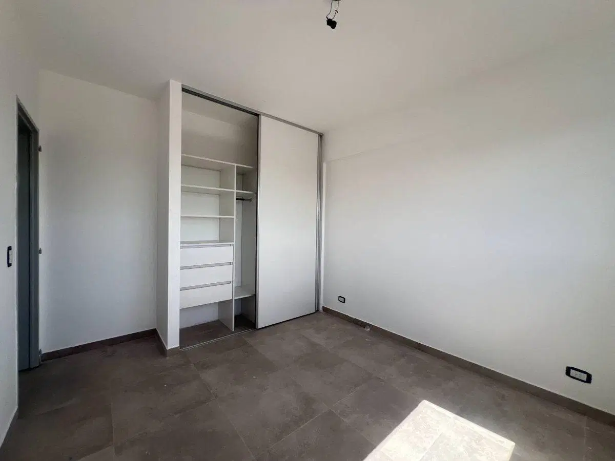 VENTA DEPTO 2 AMB CON BALCON Y COCHERA - CASEROS 5