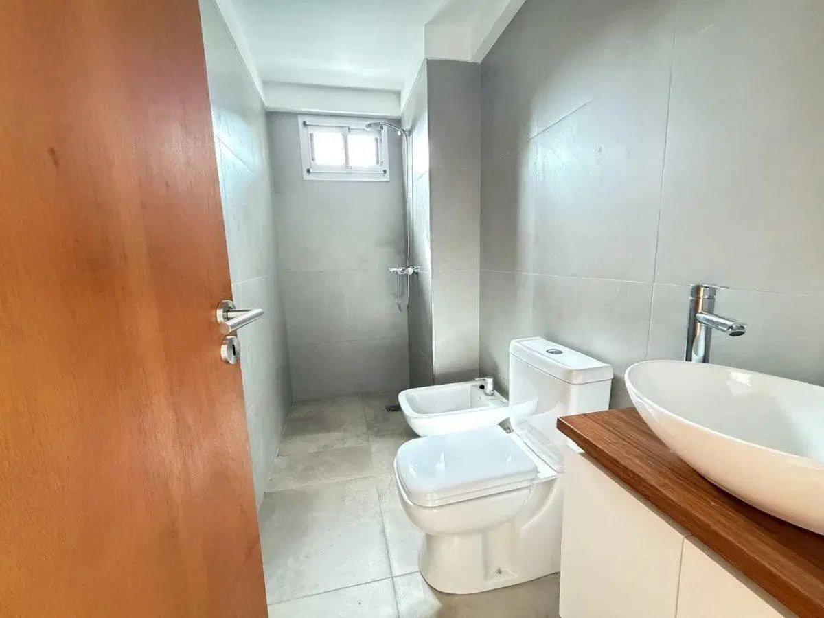 VENTA DEPTO 2 AMB CON BALCON CORRIDO - EN CASEROS 4