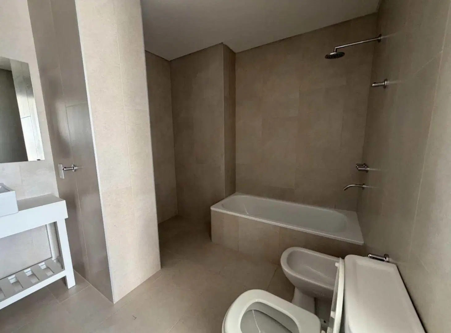 DPTO 3 AMB EN VENTA EN MILAIRES C/PATIO Y COCHERA 2