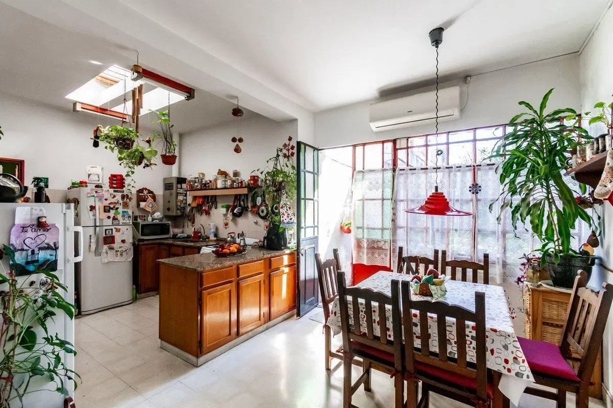 VENTA CASA 4 AMB C/COCHERA/QUINCHO/TERRAZA FLORES 3