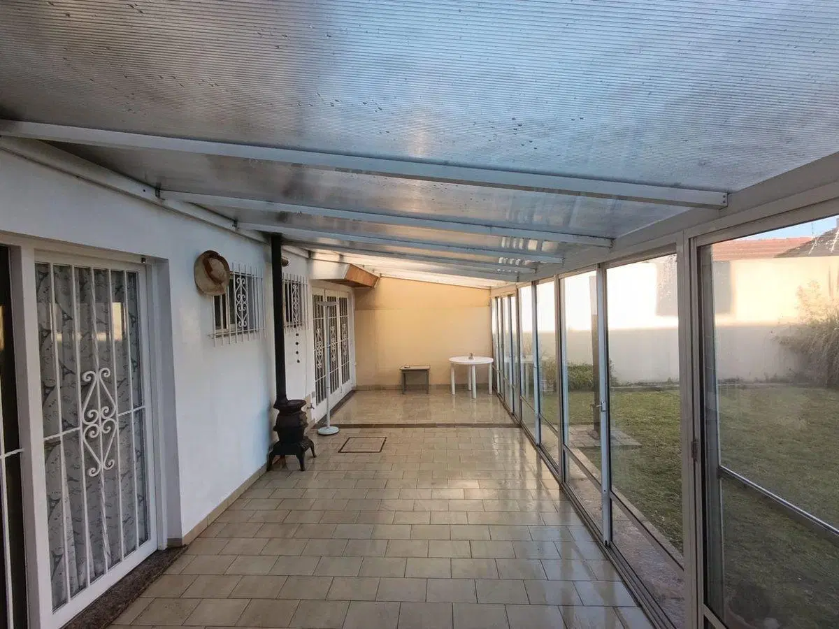 VENTA CASA 4 AMBIENTES CASTELAR - APTO CRÉDITO 3