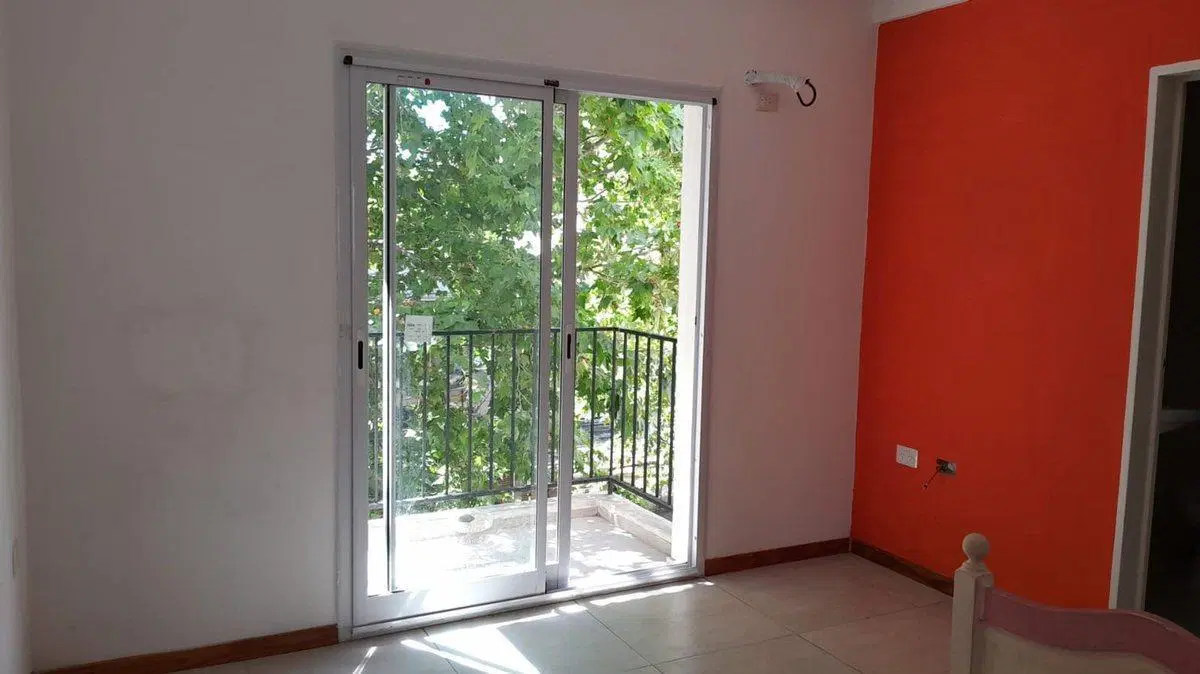 VENTA MONOAMBIENTE FRENTE + 5 COCHERAS SAENZ PEÑA 8