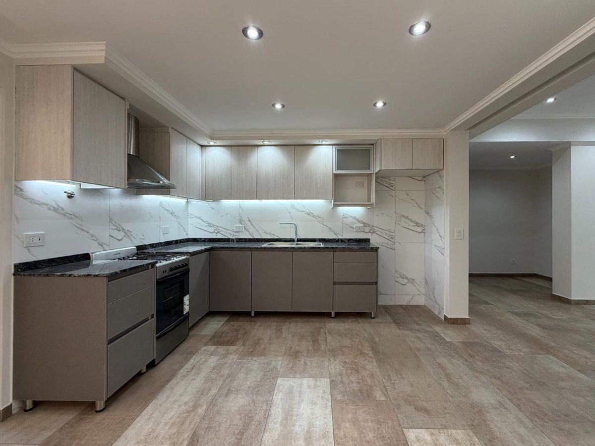 Foto de DPTO 5 AMB EN VENTA EN VILLA DEL PARQUE C/PATIO, imagen 2