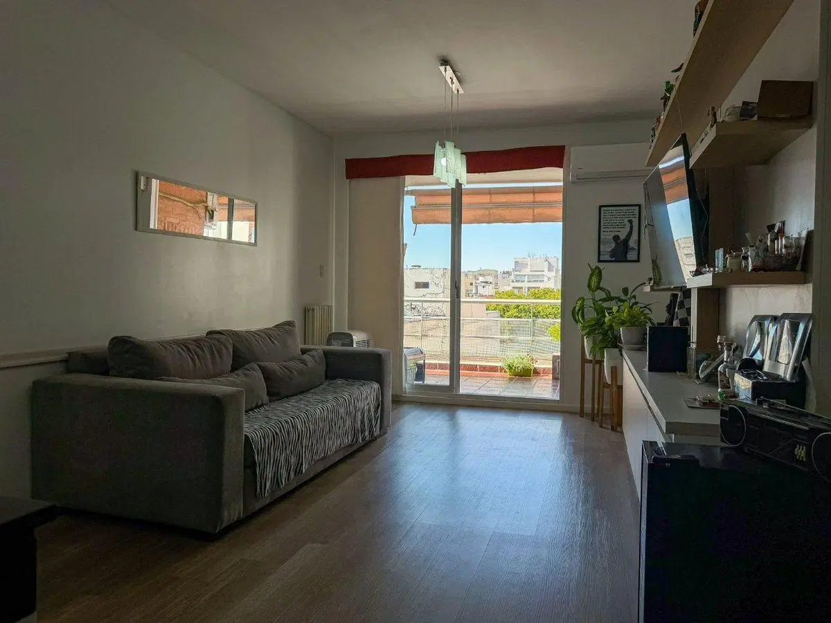 VENTA DEPTO 4 AMB AL FRENTE BALCON,COCHERA,BAULERA 8