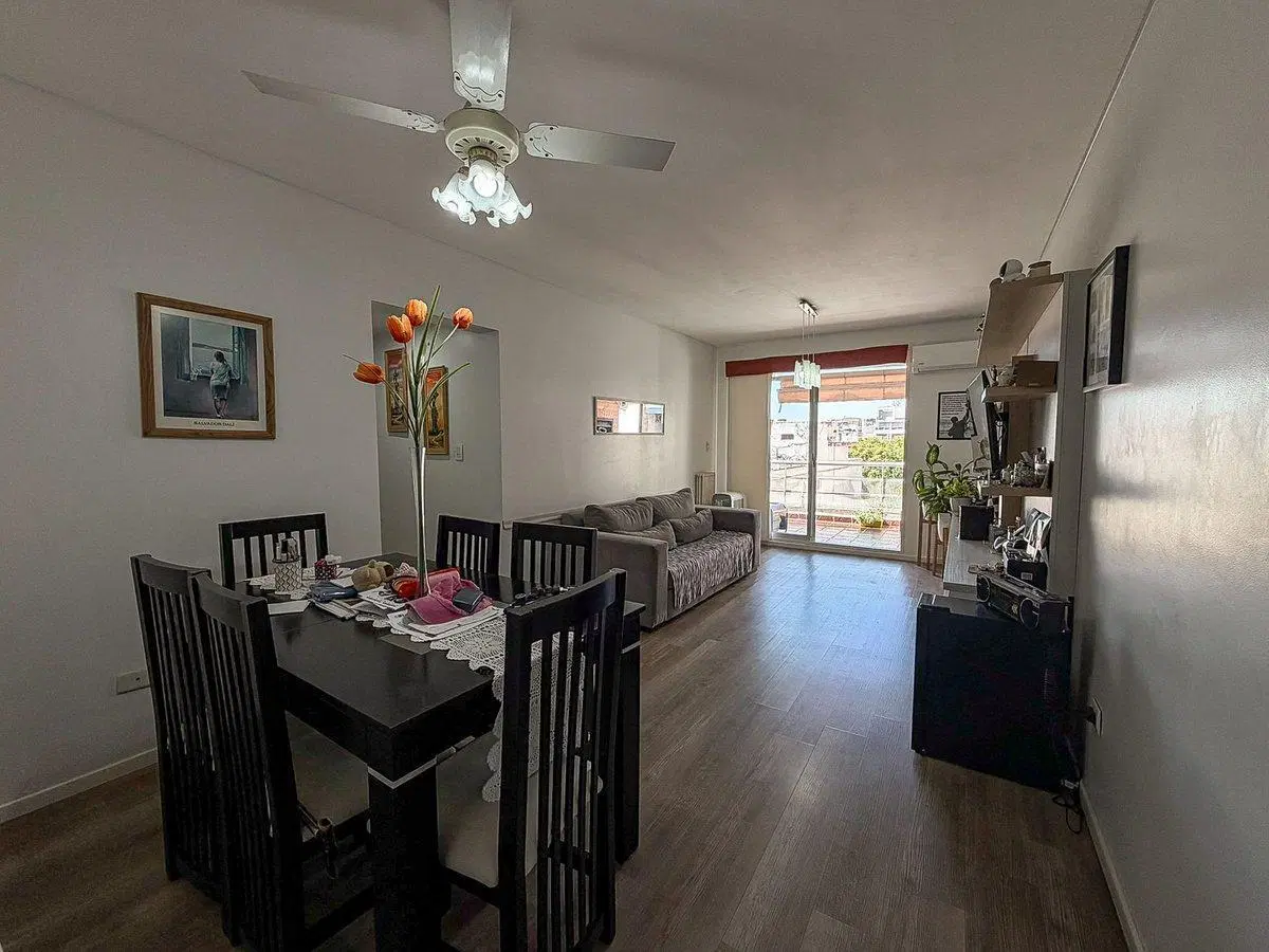 VENTA DEPTO 4 AMB AL FRENTE BALCON,COCHERA,BAULERA 4