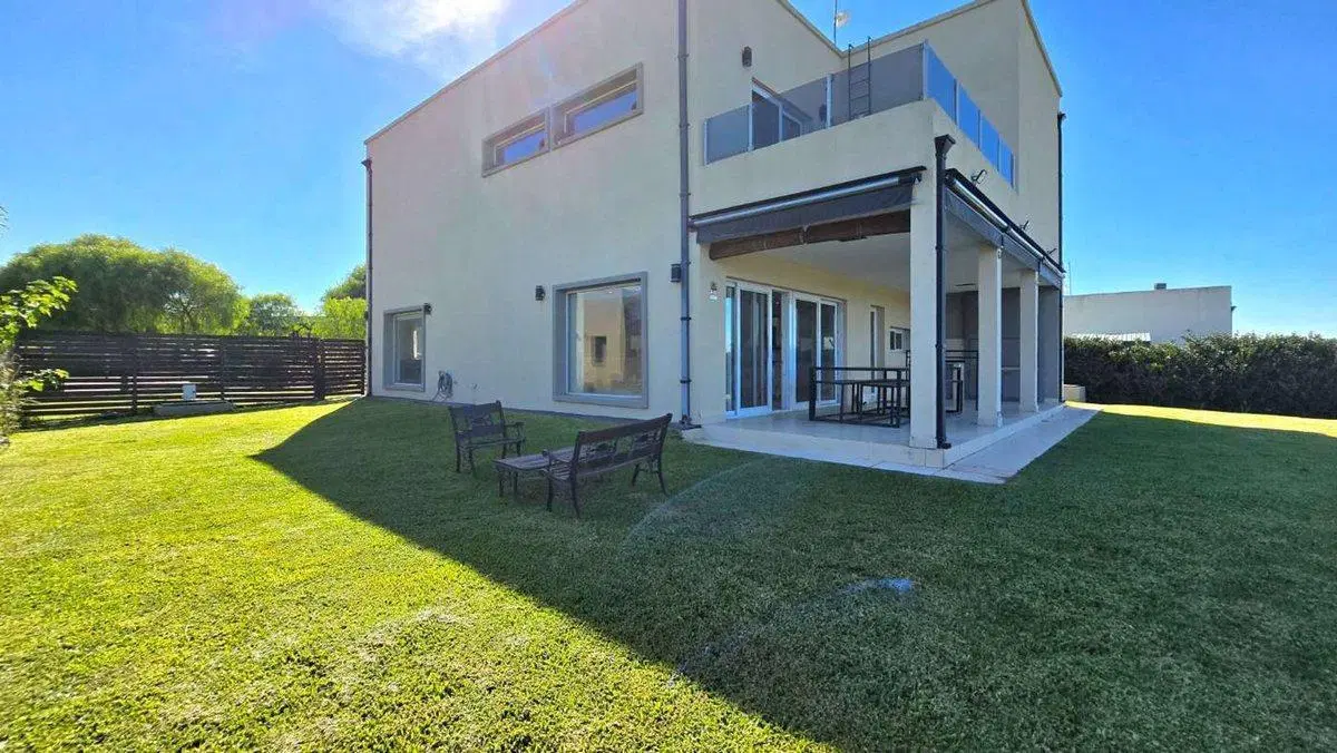 ALQUILER CASA 5AMB PISCINA SAN RAMIRO P. DEL ESTE 8