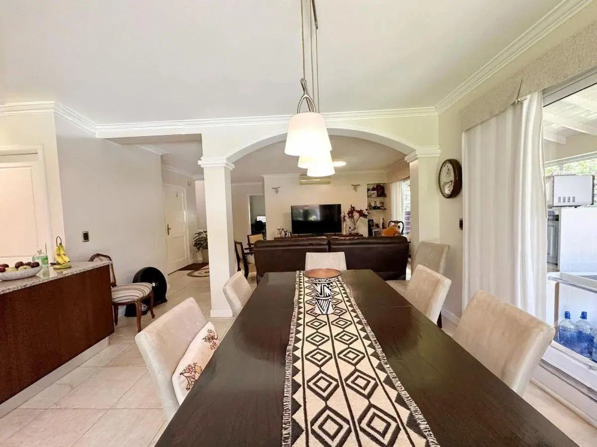 Venta casa 5 amb con pileta en El Lauquen 5