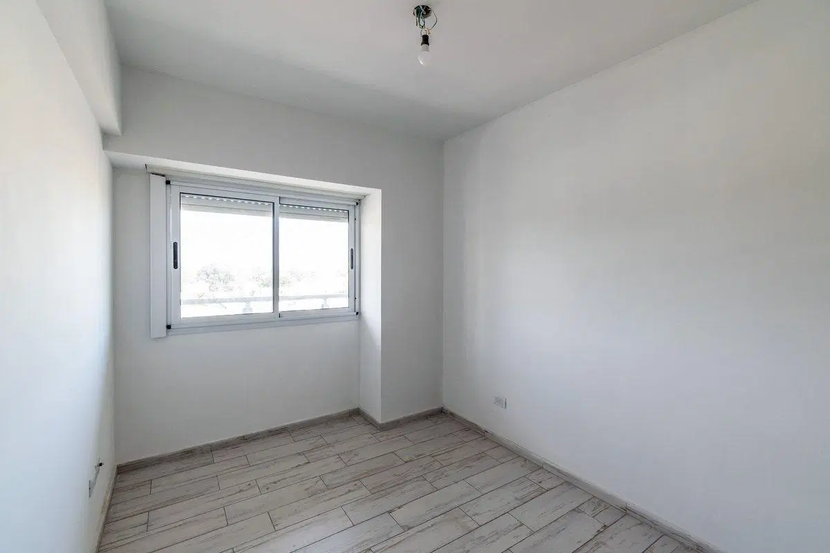 VENTA DEPTO 3 AMB CON BALCÓN Y COCHERA  ST LUGARES 8