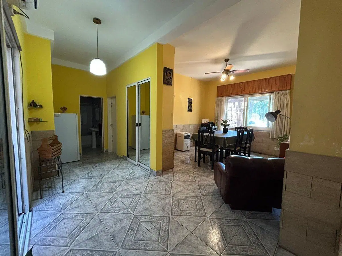 Casa de 4 ambientes con cochera en Saenz Peña 2