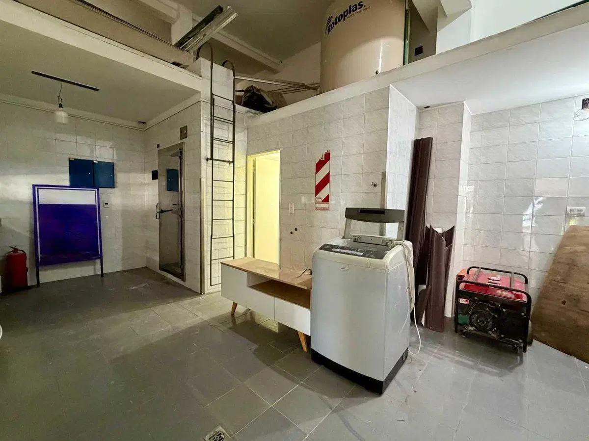 ALQUILER LOCAL COMERCIAL EN VILLA DEL PARQUE 8