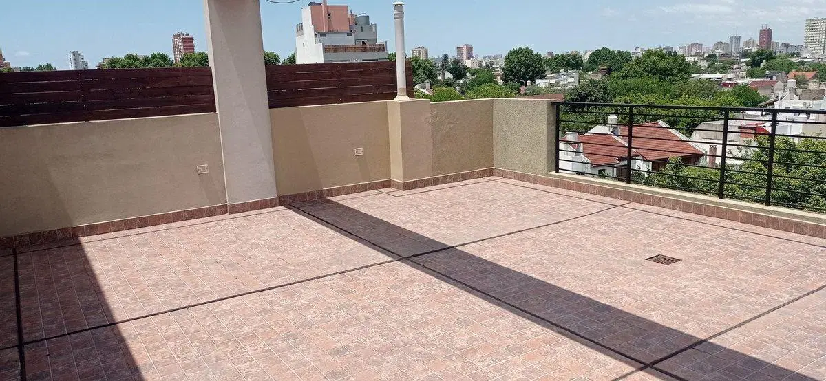 VENTA DEPOSITO/LOCAL EN MONTE CASTRO 4