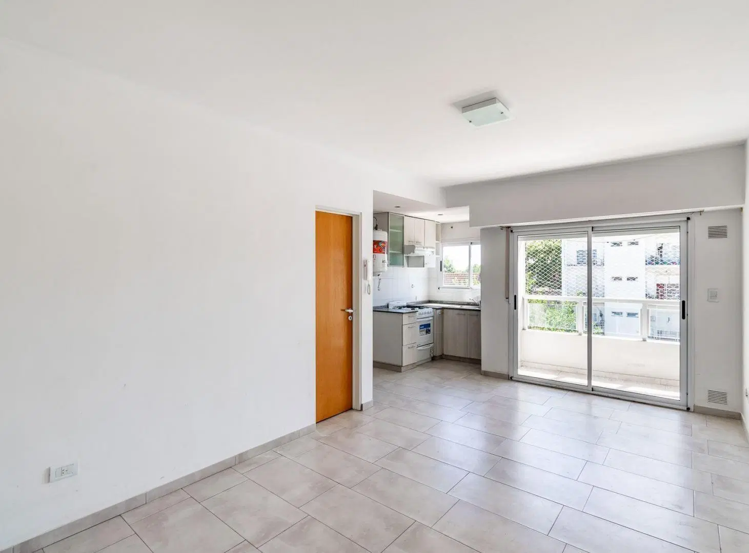 VENTA DPTO MONOAMB DIVIDIDO C/BALCÓN STOS LUGARES 4