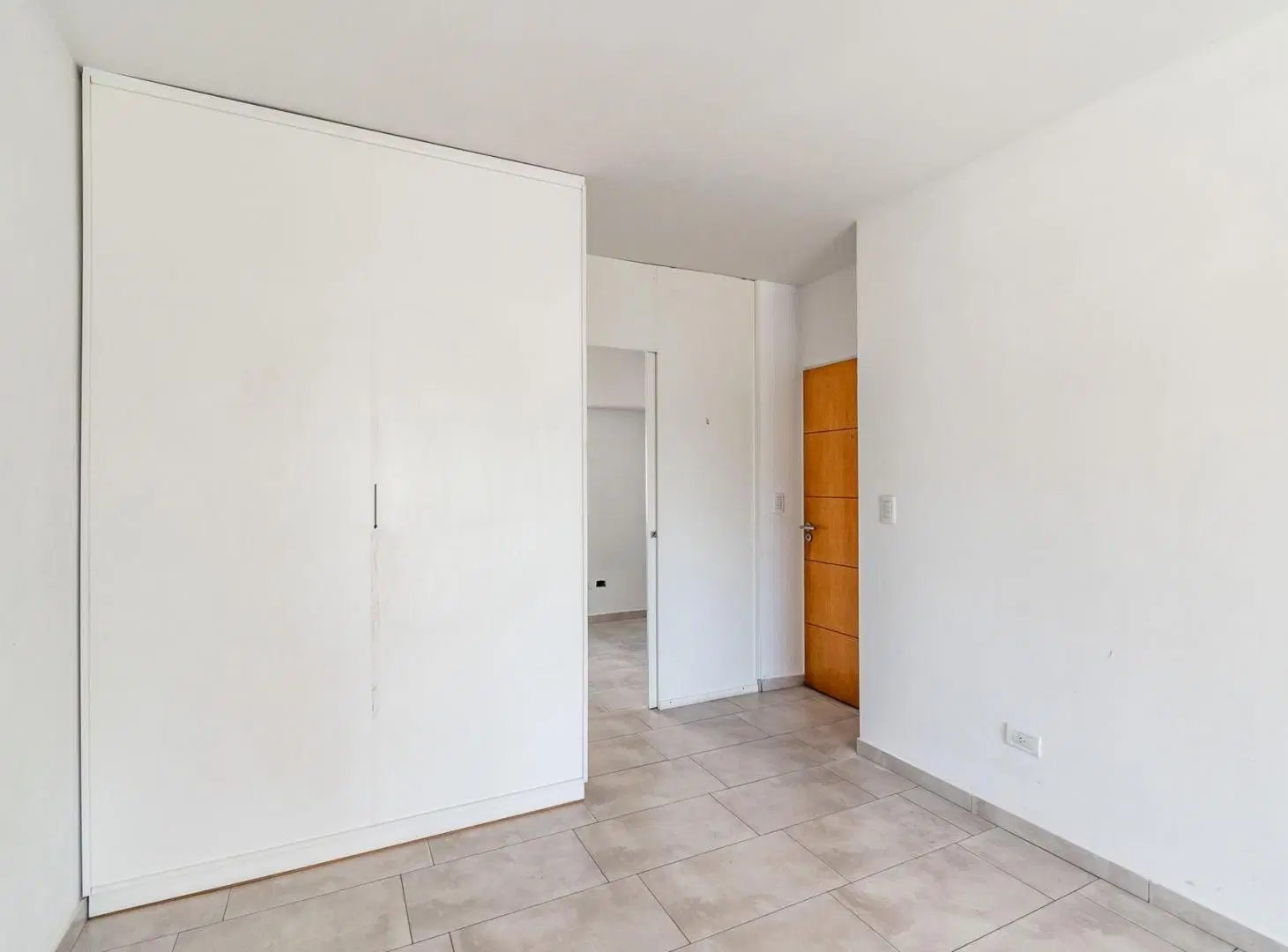 VENTA DPTO MONOAMB DIVIDIDO C/BALCÓN STOS LUGARES 2