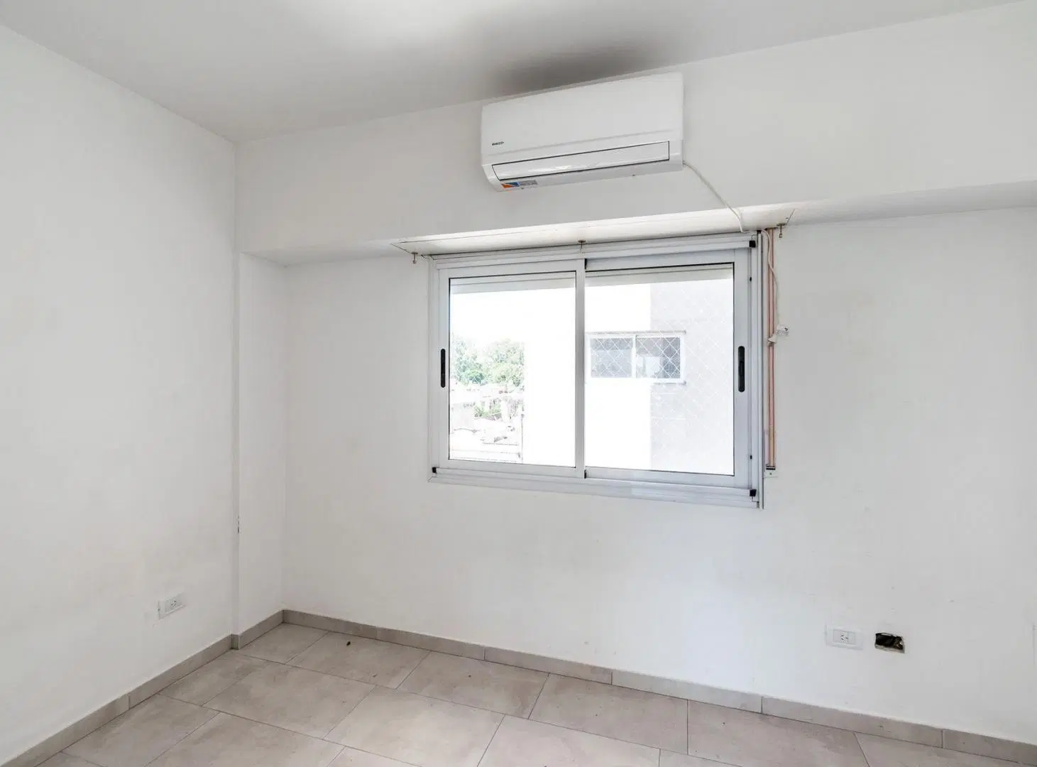 VENTA DPTO MONOAMB DIVIDIDO C/BALCÓN STOS LUGARES 3