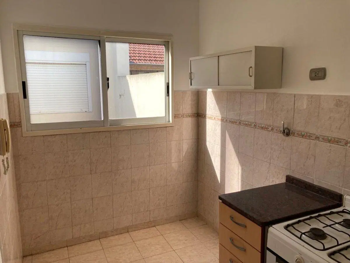 ALQUILER PH 1ER PISO 2 AMBIENTES VERSALLES 3