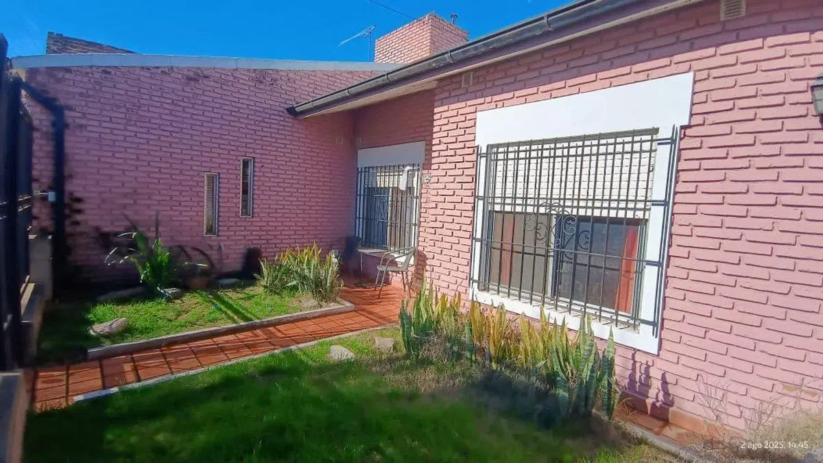 Venta casa V. Ballester 4amb jardín pileta-Credito 8