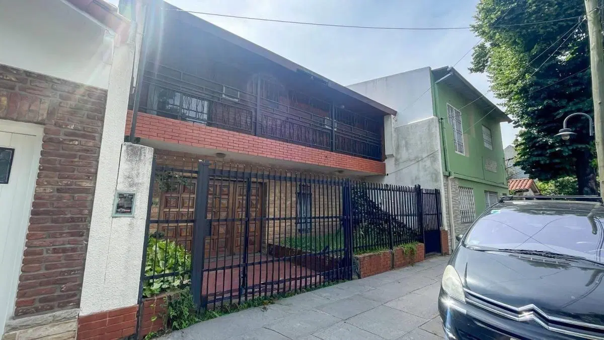 Venta Casa 4amb con Jardin-Quincho en Carapachay 8