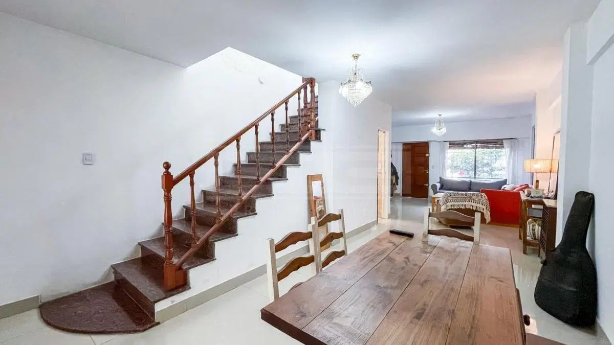 Venta Casa 4amb con Jardin-Quincho en Carapachay 4
