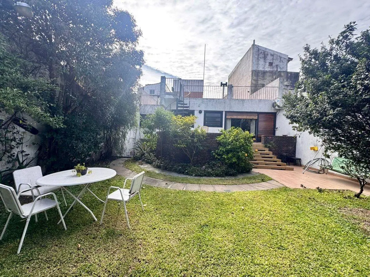 CASA EN VENTA PARQUE AVELLANEDA 3 DORM JARDIN COCH 2
