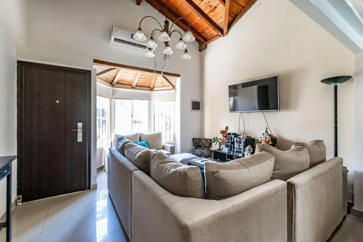 Venta Casa 4 AMB, Patio, Pileta cochera S Lugares 2