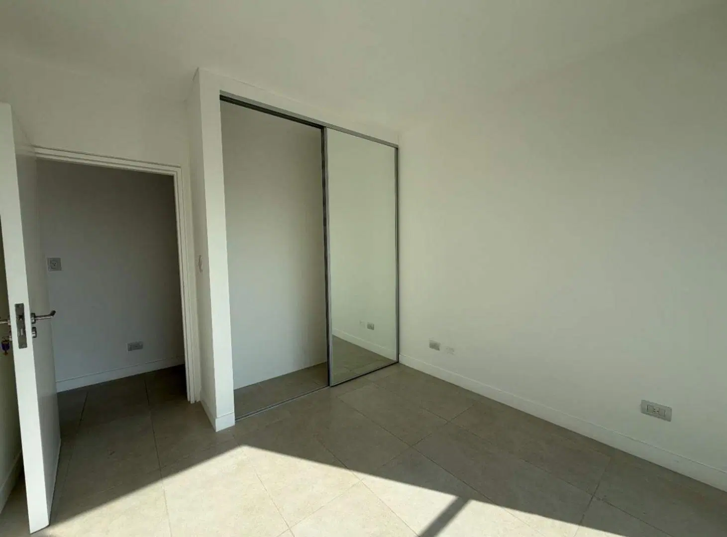 DPTO 3 AMB EN VENTA EN MILAIRES CON PATIO 4