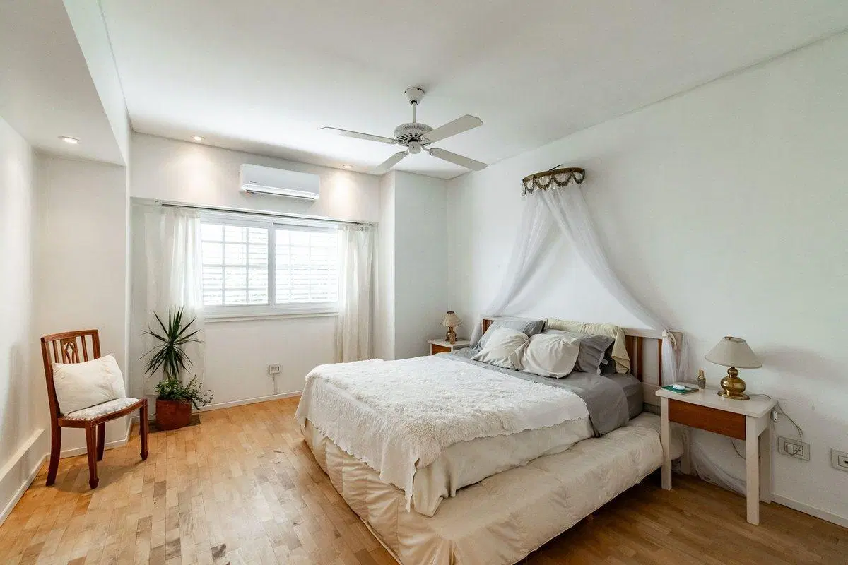 Venta Casa de 8 Ambientes en Martinez 3