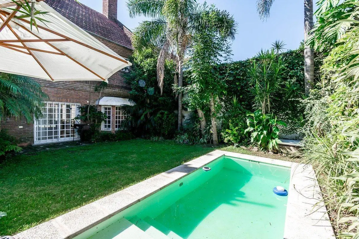 Venta Casa de 8 Ambientes en Martinez 4
