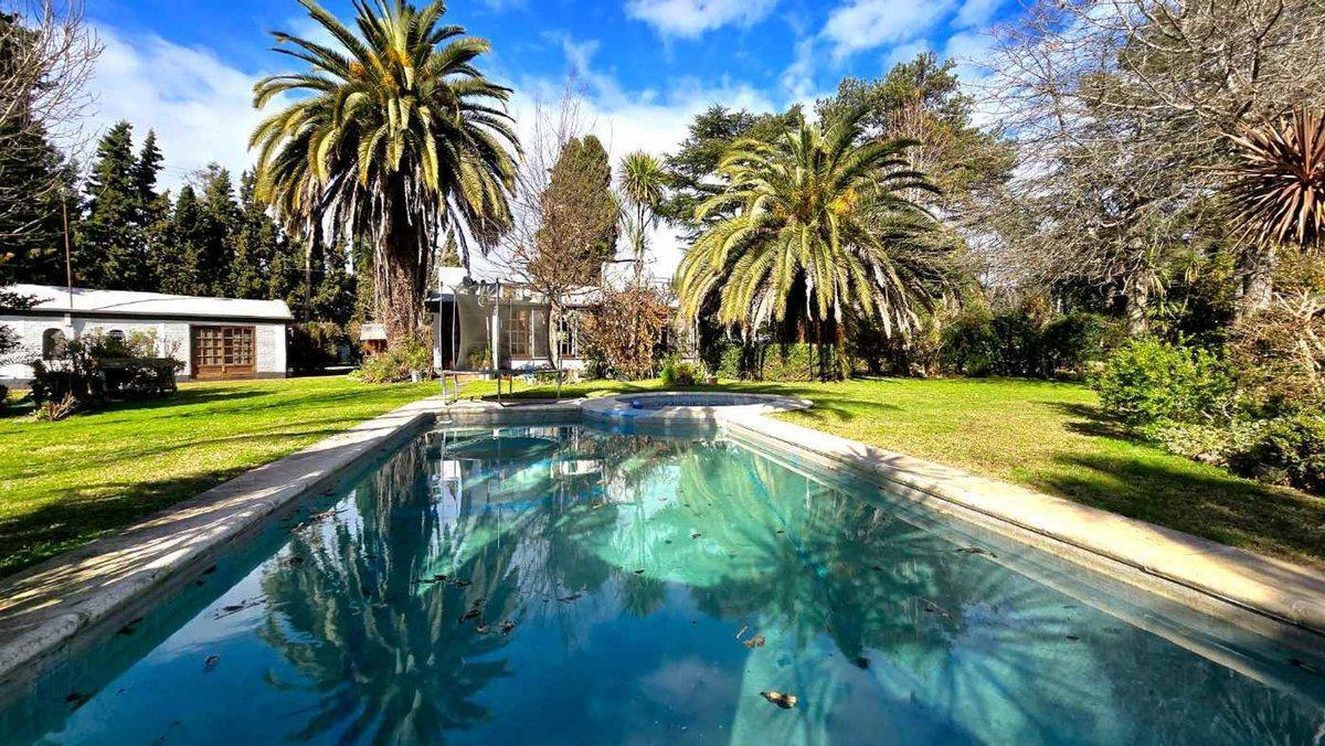VENTA CASA 4AMB ESCOBAR CON PILETA Y JARDIN