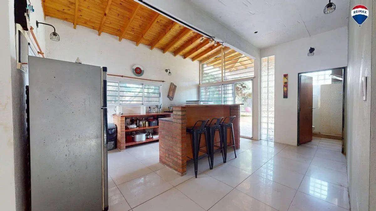 VENTA CASA 4 AMBIENTES CON PILETA MORENO 3