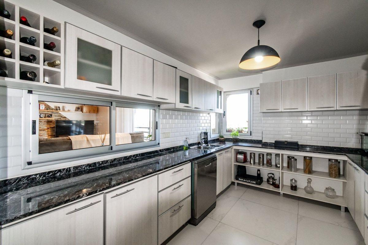 Foto de VENTA DEPTO SEMIPISO 4 AMB C/COCHERA SAENZ PEÑA, imagen 4