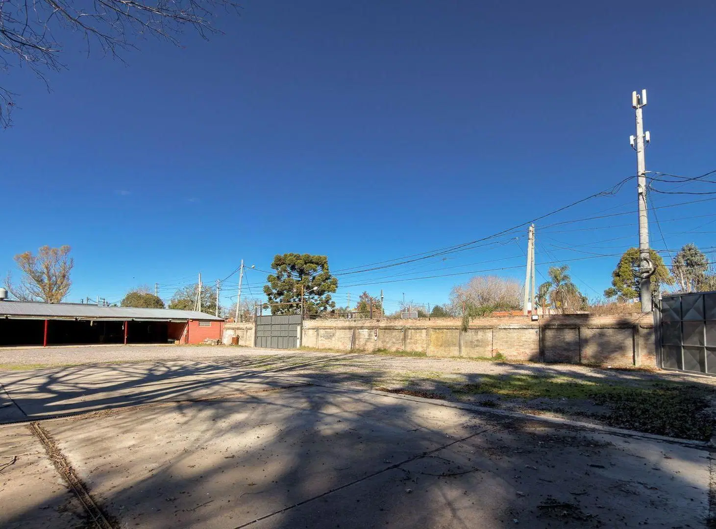 VENTA DEPOSITO CON OFICINAS  EN MORENO 1