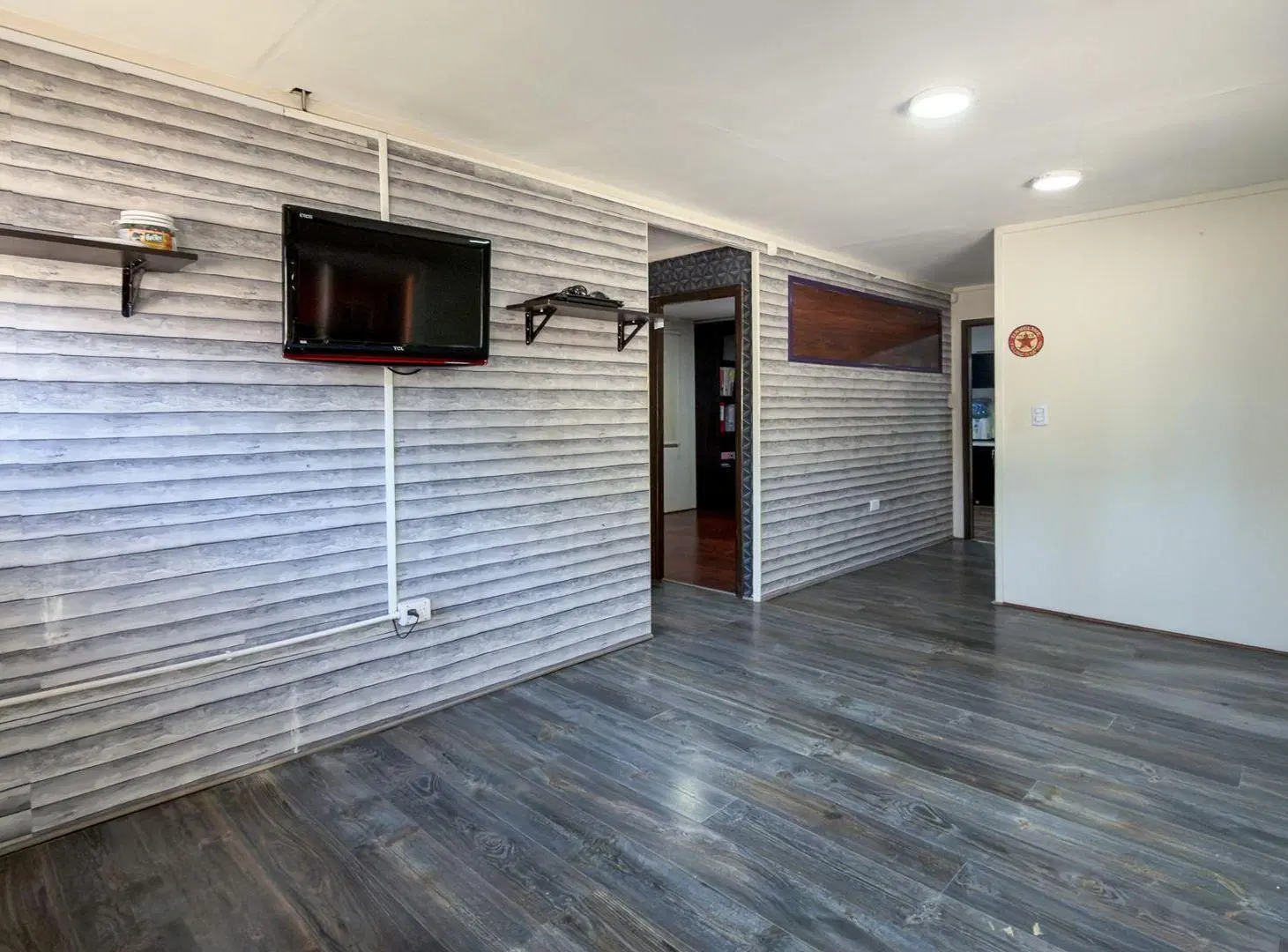 VENTA DEPOSITO CON OFICINAS  EN MORENO 3