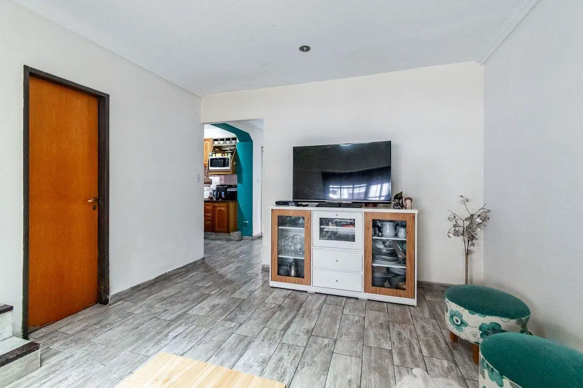 VENTA CASA 6 AMB LINIERS C/GARAGE Y PATIO 4
