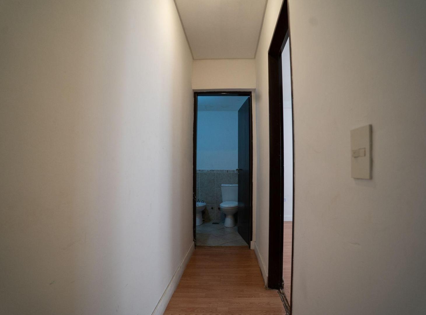 Foto de VTA DPTO 2AMB PRIMER PISO ESCALERA BALCÓN PILAR, imagen 3
