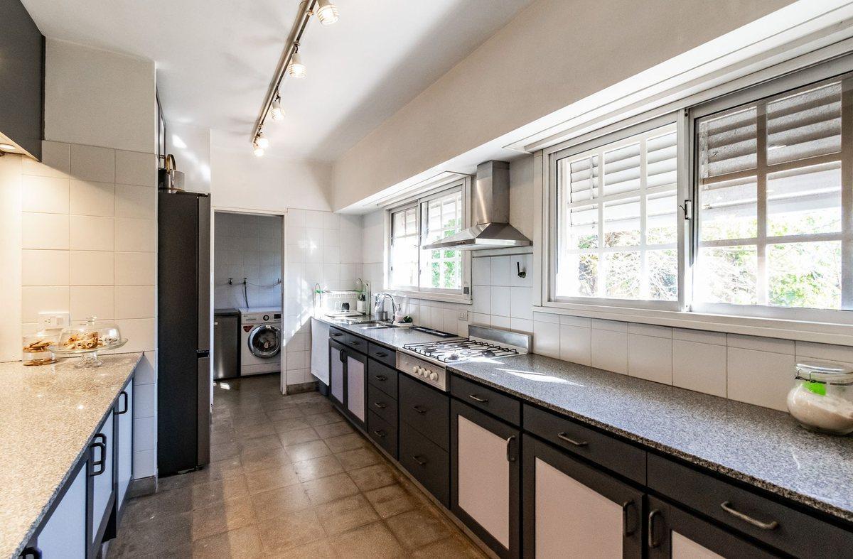 Foto de Venta Casa de 8 Ambientes en Martinez, imagen 2
