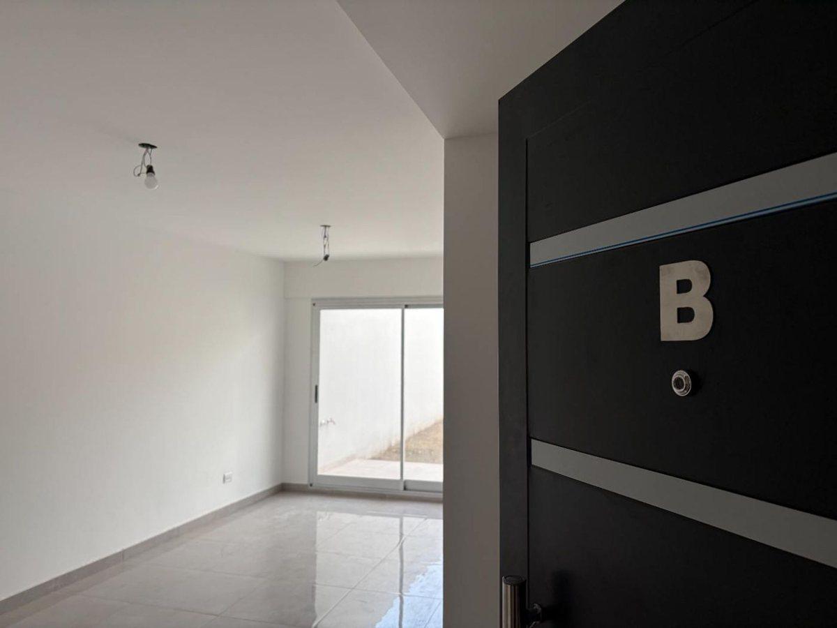 Foto de VENTA DEPTO 3 AMB CON GRAN PATIO - EN CASEROS, imagen 5