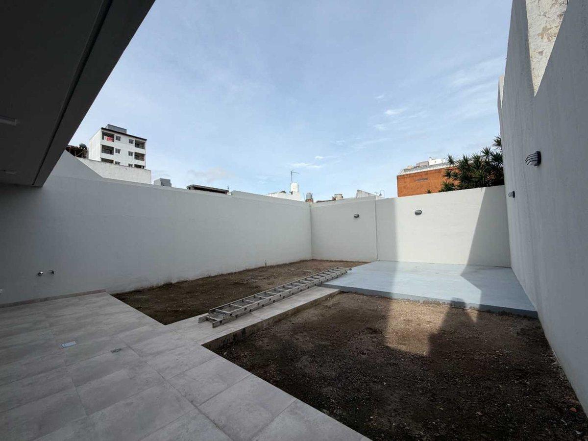 Foto de VENTA DEPTO 3 AMB CON GRAN PATIO - EN CASEROS, imagen 1