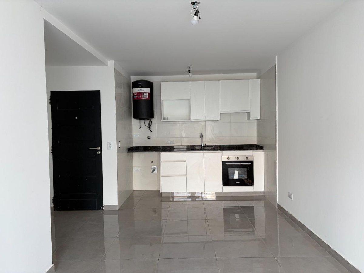 Foto de VENTA DEPTO 3 AMB CON GRAN PATIO - EN CASEROS, imagen 4