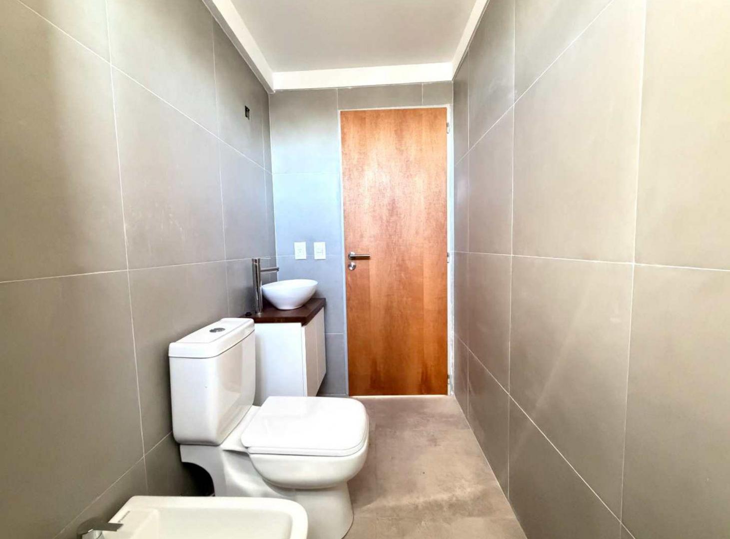 Foto de VENTA DEPTO 2 AMB CON BALCON Y COCHERA - CASEROS, imagen 2