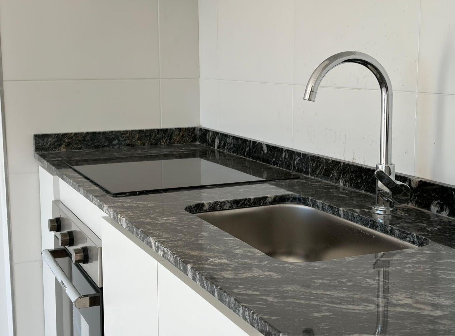 Foto de VENTA DEPTO 2 AMB CON BALCON Y COCHERA - CASEROS, imagen 3
