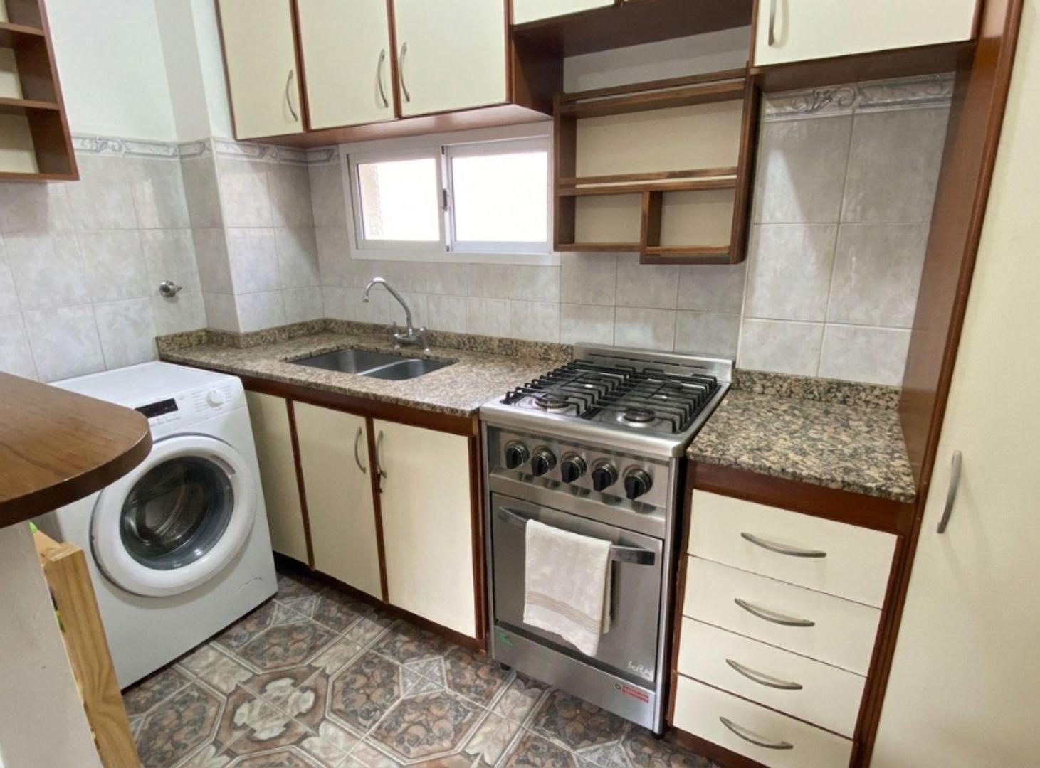 Foto de Venta Depto 3 Amb Sáenz Peña 2 piso por escalera, imagen 2