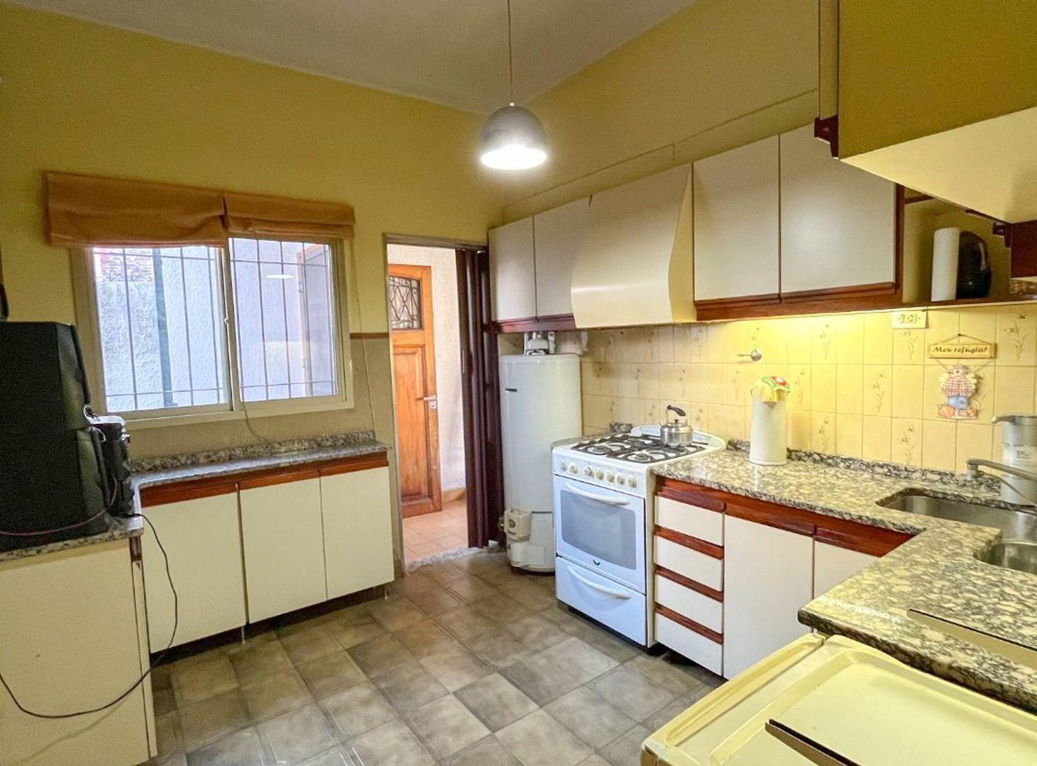 Foto de Venta Casa 3 Amb. jardin/parrilla Pablo Podesta, imagen 5
